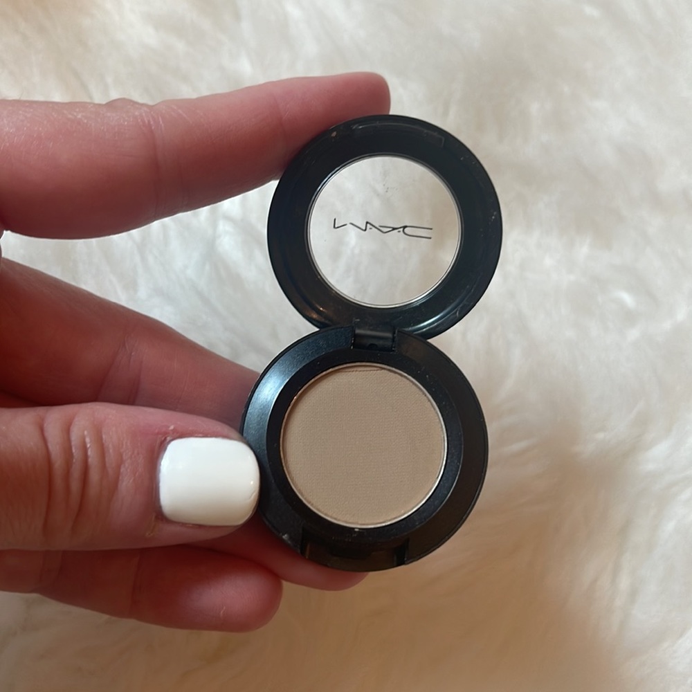BNIB MAC Cosmetics Omega Matte Eye Shadow! - Picture 9 of 11